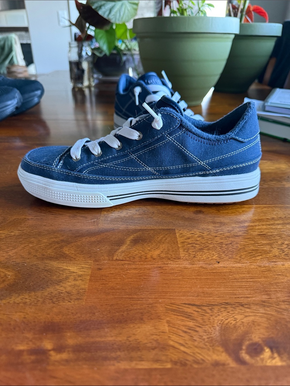 Skechers Air Cooled Arch Fit Wide Sz 9 navy Canvas Low-Top Sneakers - Picture 3 of 6